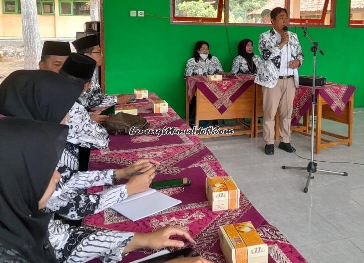 Ketua PGRI Cabang Kecamatan Pati Fajar Setyo Nugroho, S.Pd. memberikan sambutan dalam acara Safari  Rakor PGRI Cabang Kecamatan Pati