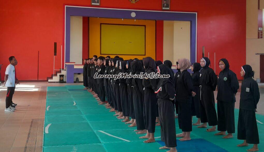 Pesilat muda potensial Kabupaten Pati sedang mempersiapkan diri mengikuti seleksi atlet Popda Kabupaten Pati di SMAN 3 Pati