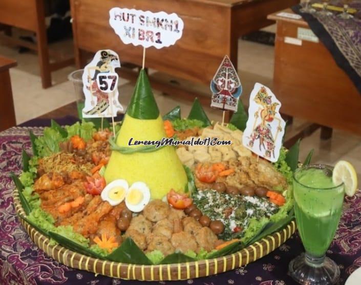 Hasil lomba tumpeng kreasi siswa pada saat HUT SMKN 1 Pati ke 57