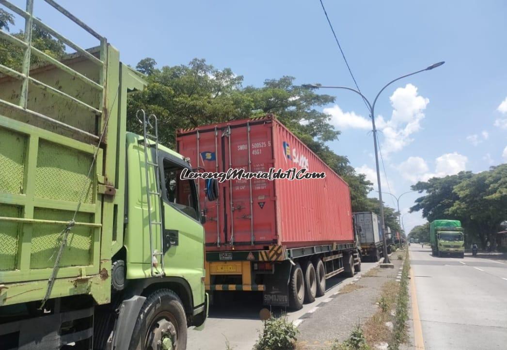 Kemacetan panjang di ruas jalan Pantura Demak Timur yang menuju ke arah Kudus