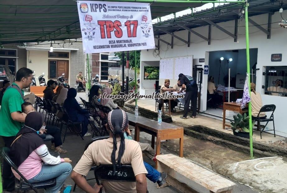 Pelaksanaan pencoblosan di TPS 17 Desa Muktiharjo Margorejo berlangsung lancar dan kondusif