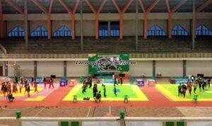 Pesilat dari Kabupaten Pati sedang melakukan pemanasan di dalam GOR Mustika dan siap mengguncang Blora Championship 2024