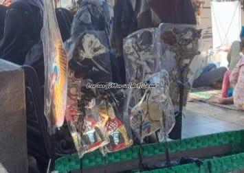 Wayang kertas masih dijumpai di CFD Alun-Alun Kabupaten Pati walau jumlah tokohnya terbatas