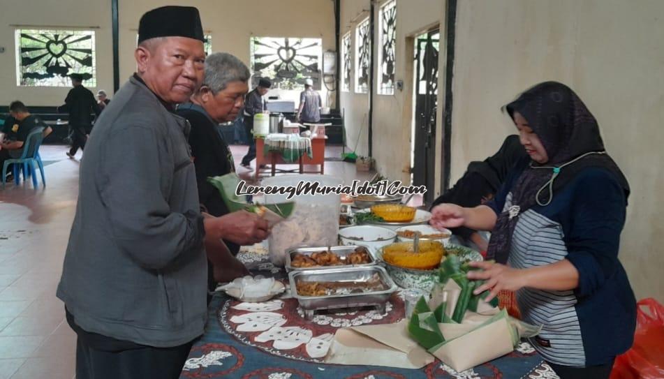 Peserta Diklat sedang antri makan pagi dengan menu Pecel Madiun