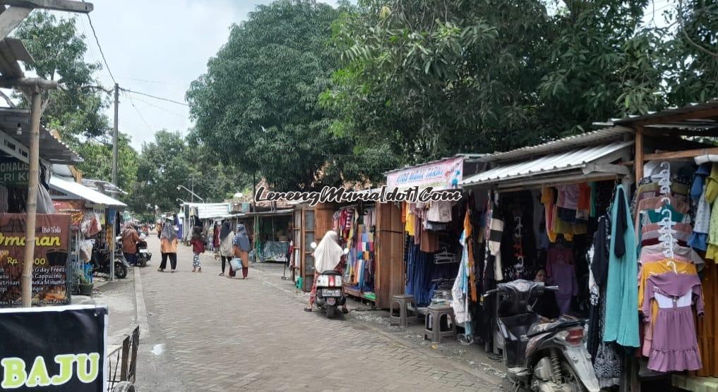 Pedagang Pasar Ngawen yang memanfaatkan pelataran warga untuk buka lapak sehingga dapat berjualan lagi