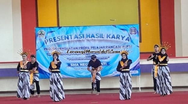 Tari Jawara Banten yang tampil dalam dalam P5 SMAN 3 Pati