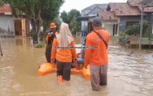 FRPB Kabupaten Pati sedang menyisir lokasi banjir di Desa Gadingrejo Kecamatan Juwana