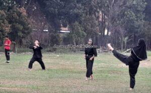 Atlet pencak silat SMAN 3 Pati sedang berlatih mempersiapkan diri untuk even O2SN Kabupaten Pati akhir bulan April mendatang