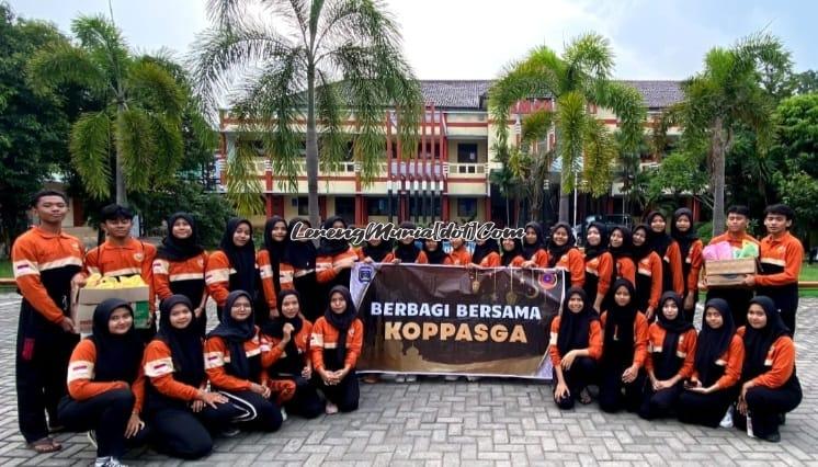 Anggota Koppasga foto bersama sebelum kegiatan dimulai di depan SMAN 3 Pati