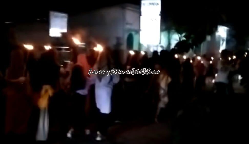 Takbir keliling dengan penerangan obor minyak tanah masih dilesrarikan di Kesugihan Cilacap (9/4/2024)