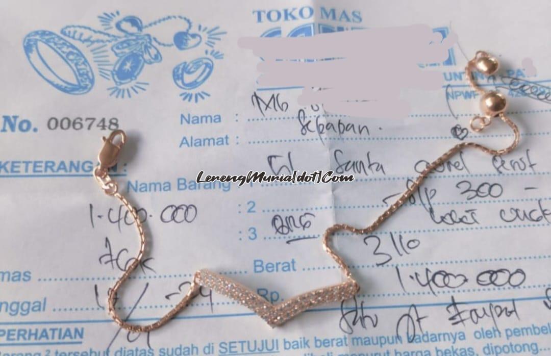 Gelang emas model Santa, salah satu jenis perhiasan emas yang banyak digemari di Indonesia dengan harga terjangkau