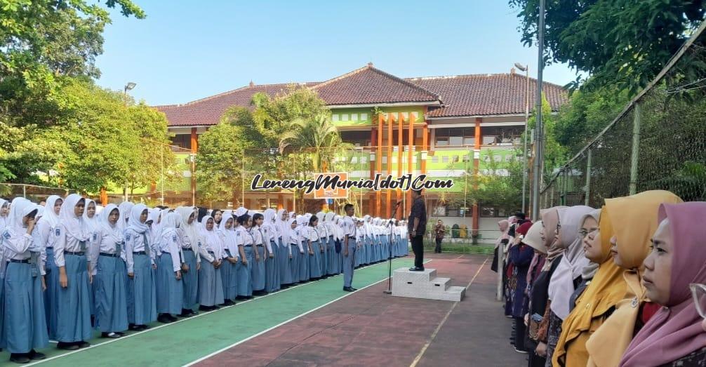 Apel pagi di lapangan basket sebelum acara halal bihalal dimulai