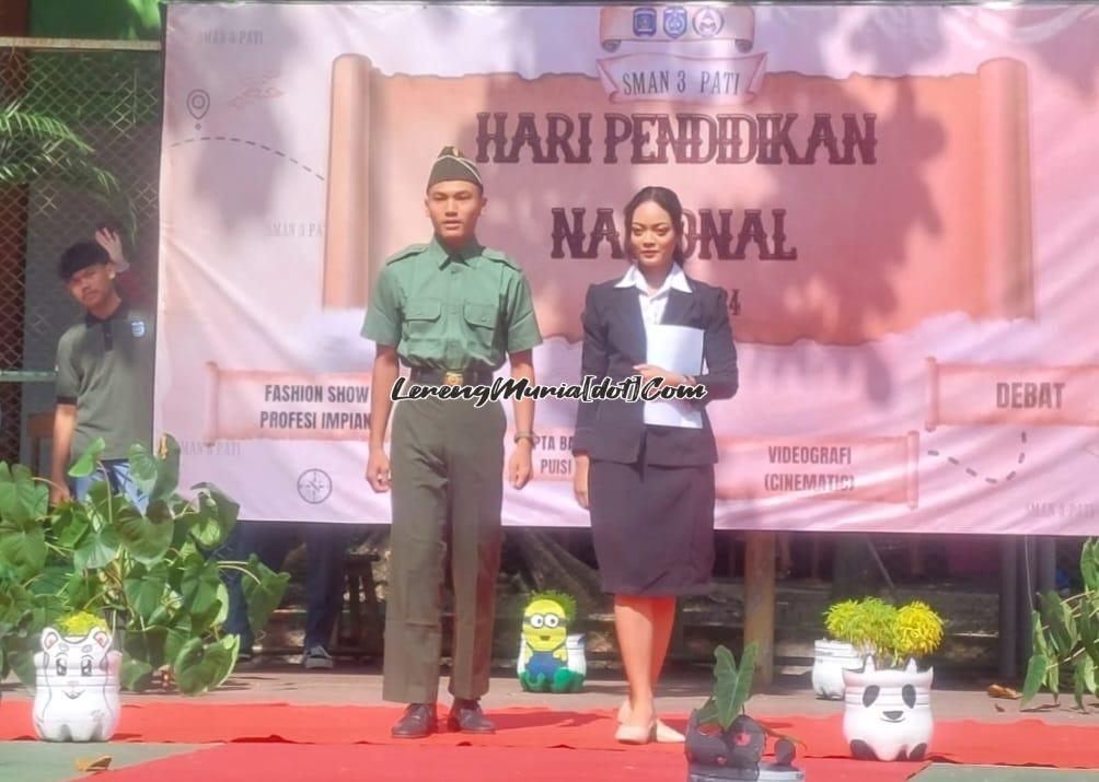 Peringatan Hardiknas 2024 SMAN 3 Pati mengadakan fashion show profesi impian