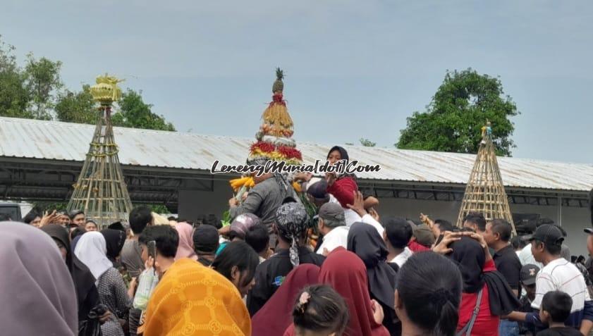 Patih Gajah Mada beserta prajuritnya ada diurutan terdepan dalam  Kirab Budaya Desa Sukoharjo