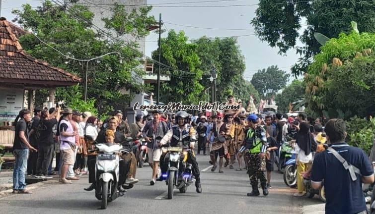 Patih Gajah Mada beserta prajuritnya ada diurutan terdepan dalam  Kirab Budaya Desa Sukoharjo