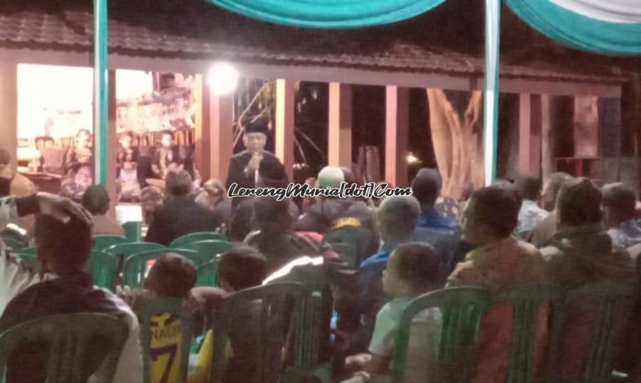 Sukardi selaku Kades Gembong memberikan sambutan saat acara sedekah di Dukuh Selorejo