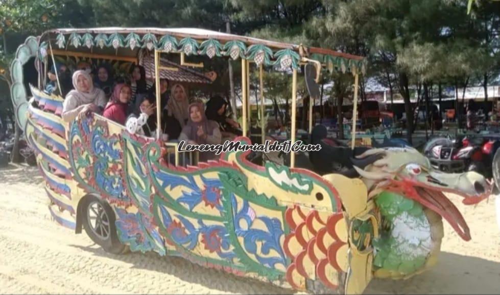 Menikmati sensasi naik odong-odong keliling lokasi wisata menuju Situs Perahu Rembang  Punjulharjo