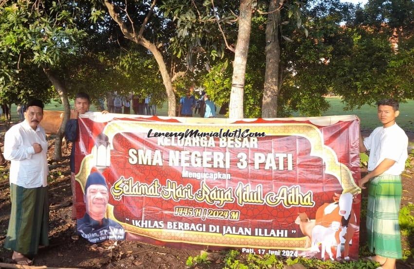 SMAN 3 Pati merayakan Idul Adha dengan berbagai kegiatan yang bermanfaat, diantaranya berbagi daging korban