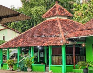 Makam Mbah Cungkrung dilihat dari luar, yang ada di lingkungan Ponpes Ragil Al Fatah Dukuh Gambiran Desa Sukoharjo Kecamatan Margorejo Pati