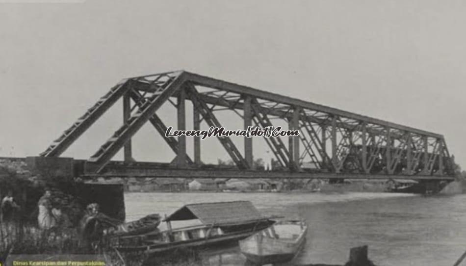 Kebiasaan orang Jawa membuang ayam kuthuk ketika melewati jembatan di suatu sungai (Foto:Solopos.com)