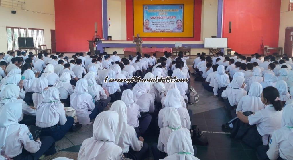 Para peserta MPLS mengikuti kegiatan dengan tertib dan teratur di Auditorium SMAN 3 Pati