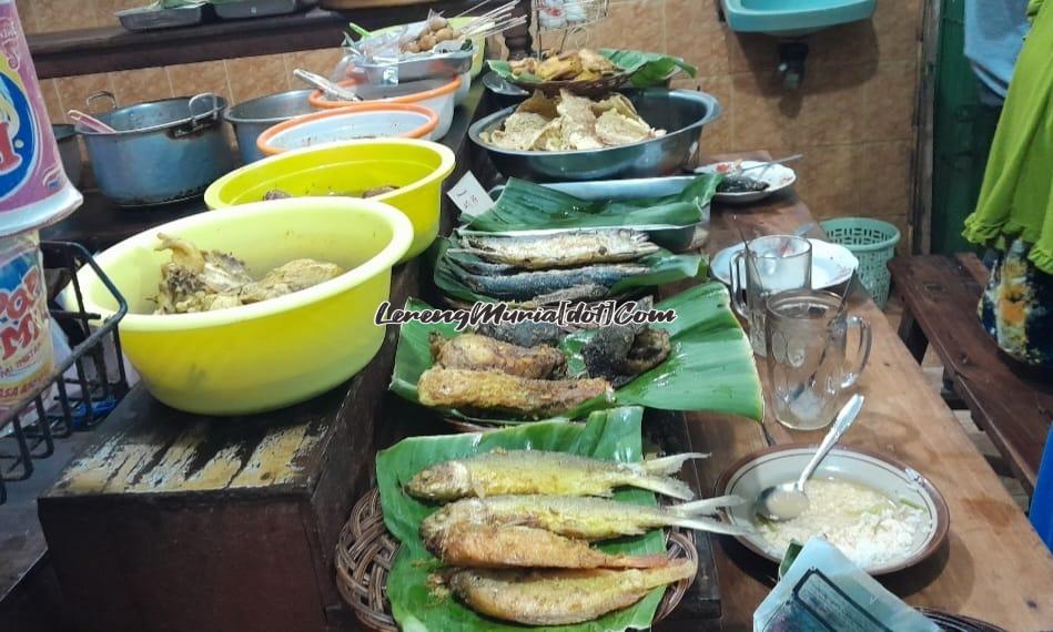 Berbagai lauk dan sayur lengkap disediakan Warung Nasi "Ndembok" Gembong Pati