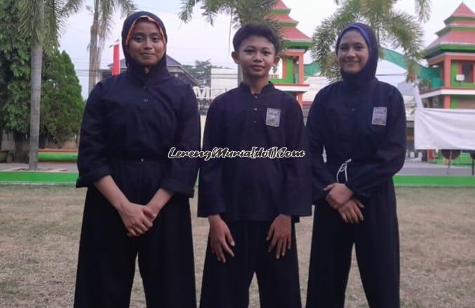 Dari kiri; Dita Elvina, Narayan Pradipa dan Safira Ayu merupakan atlet pemula kategori remaja di even SH Terate Cup VIII 2024 Cabang Pati