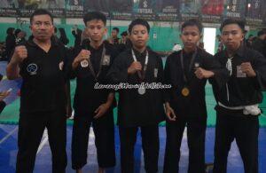 Para atlet SH Terate SMPN 3 Pati yang berhasil meraih medali dalam Kejuaraan SH Terate Cup VIII 2024 Cabang Pati di GOR Alsus Futsal Gabus Pati