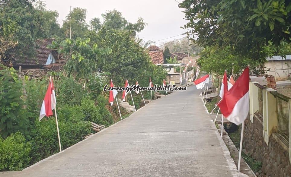 Bendera merah putih ikut memperindah Desa Mataraman Pati