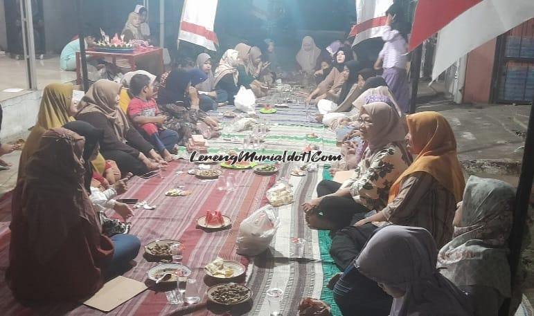 Tirakatan menyambut HUT RI ke 79 Perum Rendole yang diadakan dengan penuh kesederhanaan