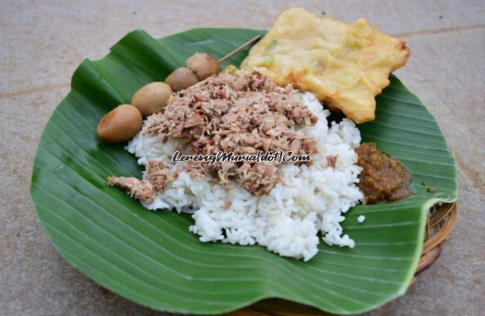 Tampilan khas Nasi Megono asli Pekalongan dengan berbagai kelengkapannya (Foto:visitjatengprov.go.id)