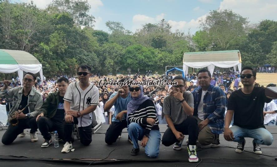 Lagu bergenre pop melo dari Stakato Band dari Pati  juga ikut memeriahkan SMAGA DAY