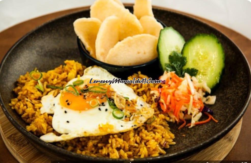 Ilustrasi nasi goreng kuliner khas Indonesia yang juga disukai oleh Paus Fransiskus pemimpin tertinggi umat Kristen Katholik dunia (Foto:idntimes.com)