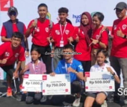 Aura Ayu (1 dari kiri bagian depan) bersama tim PASI Kabupaten Pati seusai mengikuti Pesantenan Run in Pati 2024