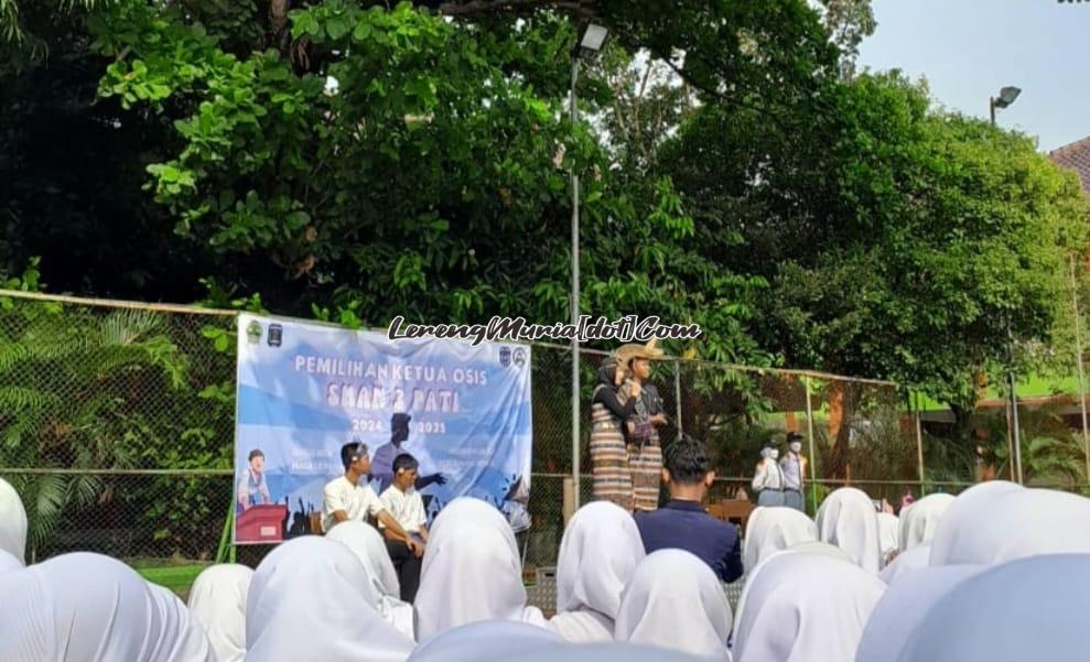 Salah satu kandidat paslon sedang menyampaikan visi misi dalam acra kampanye Pemilos SMAN 3 Pati