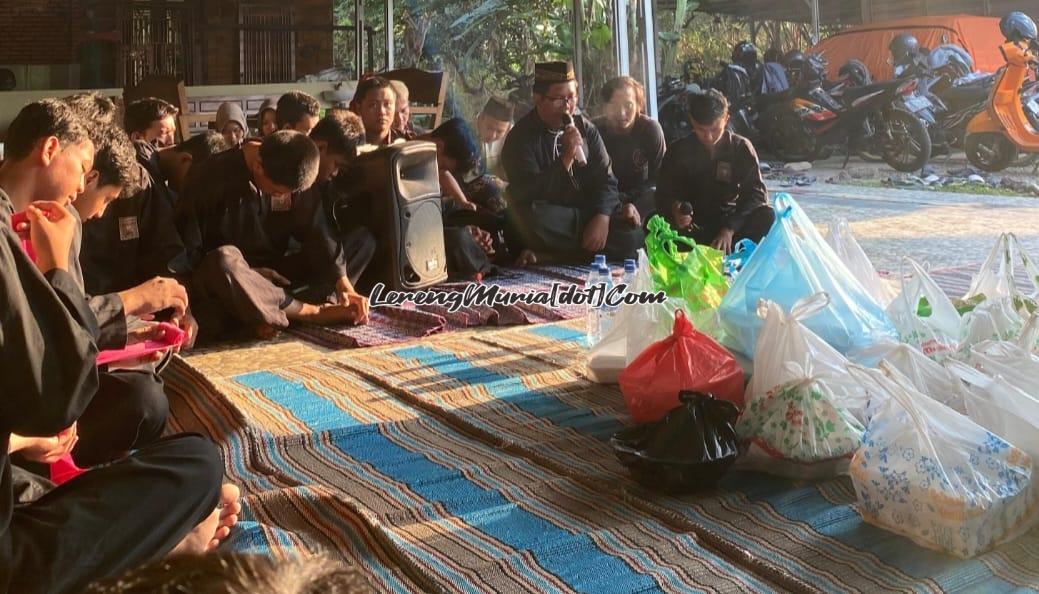 Nasi berkat dihadapan siswa SH Terate SMK TBI Pati yang mengikuti peringatan Maulid Nabi