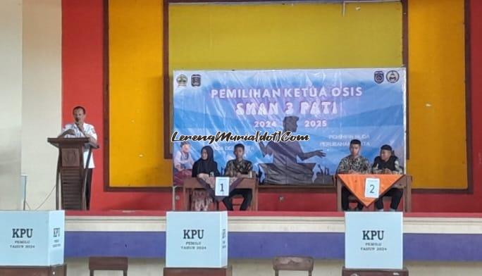 Plt. Kepala SMAN 3 Pati Kaslan, S.Pd. Mat., M.M. memberikan sambutan pada saat Pemilos