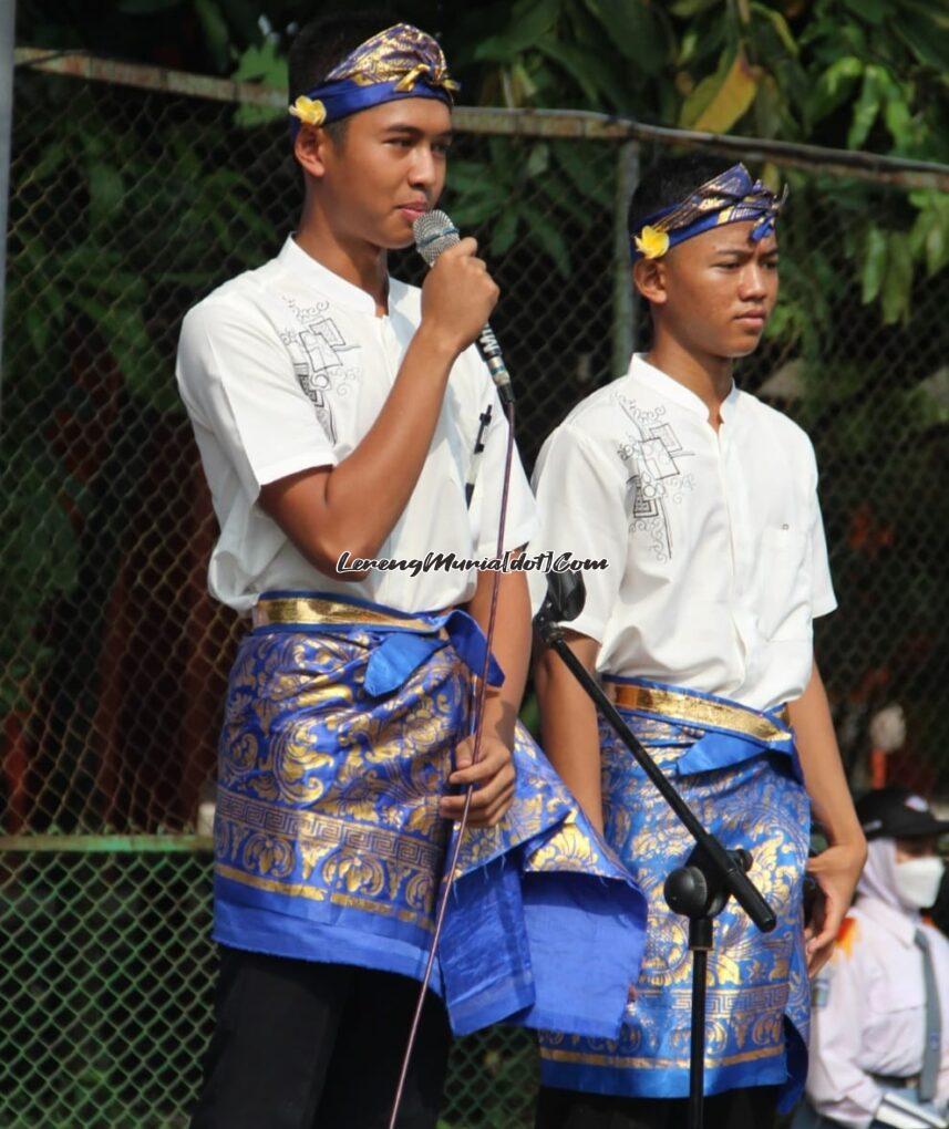 Busana adat Provinsi Bali yang menjadi pilihan Paslon 2 Raditya Pratama/M.Fahri Al Muhfid dalam Pemilos SMAN 3 Pati