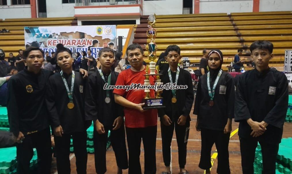 Pesilat SH Terate SMPN 3 Pati berhasil meraih juara umum II Kejurkab Pati di GOR Pesantenan Puri Pati.