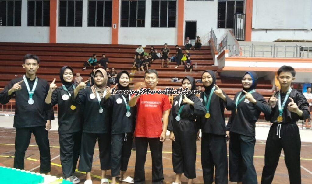 Pesilat SH Terate SMAN 3 Pati yang berjaya di Kejurkab Pencak Silat di GOR Pesantenan Puri Pati