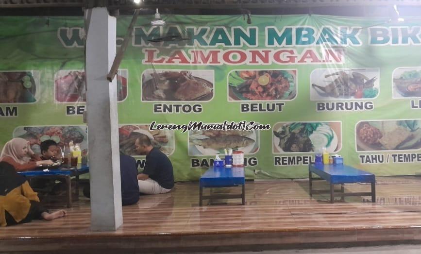 Warung Makan Mbak Bik Lamongan di Jekulo Kudus yang menyediakan menu terong bulat hijau