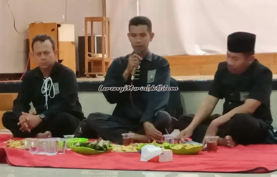 Abdul Khalim, M.M., M.Pd.I. (tengah) selaku Ketua Cabang SH Terate Pati, memberikan sambutan dalam acara Parapatan Ranting Gunungwungkal