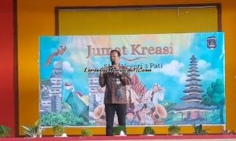 Plt. Kepala SMAN 3 Pati Kaslan, S.Pd. Mat., pada saat memberikan sambutan Jumat Kreasi