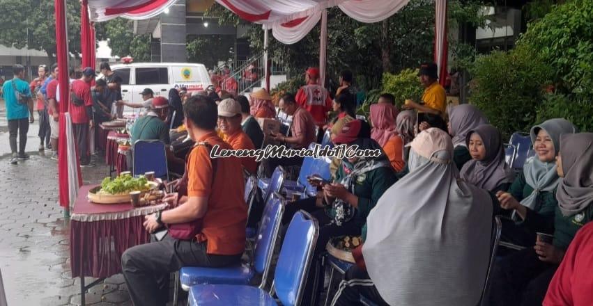 Antusias para guru untuk memeriahkan HGN 2024 dan HUT PGRI ke 79 meskipun diguyur hujan gerimis