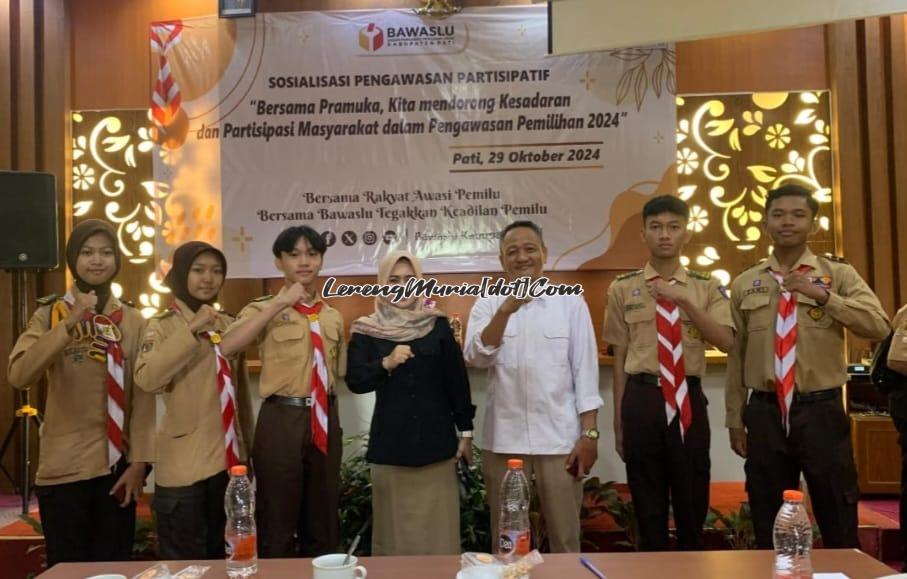 Foto bersama antara nara sumber dengan perwakilan Pramuka dari SMAN 3 Pati