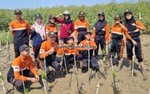 Perwakilan Kopasga dan pembina yang ikut menanam mangrove di Desa Tluwuk Pati