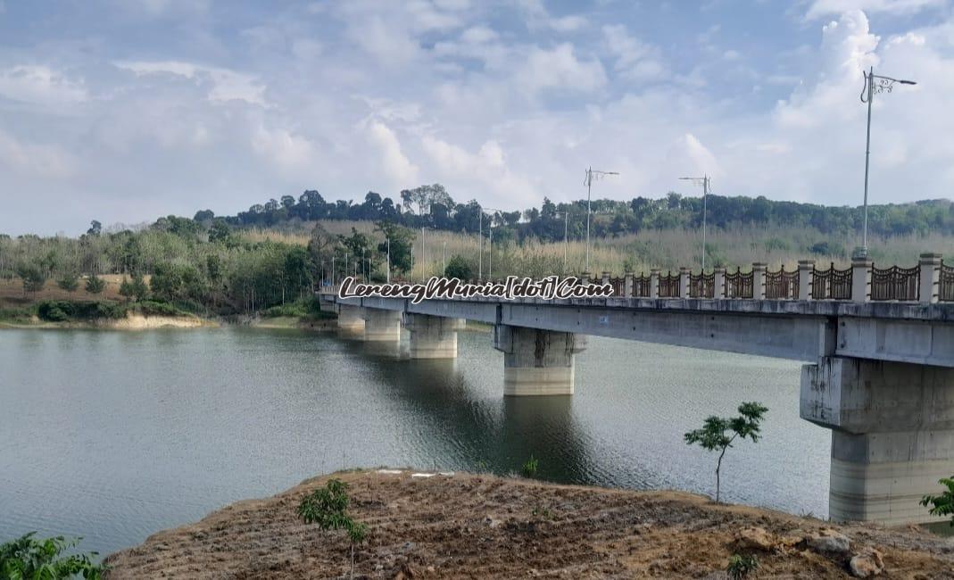 Jembatan Waduk Randugunting yang cocok untuk spot foto nan indah