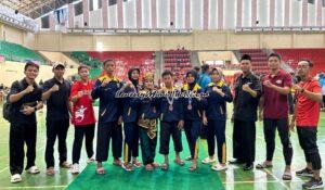 Atlet Pencak Silat Kabupaten Pati dan pelatihnya yang berhasil meraih 1 emas 3 perak dalam Popda Jateng 2024 di GOR Jatidiri Kota Semarang