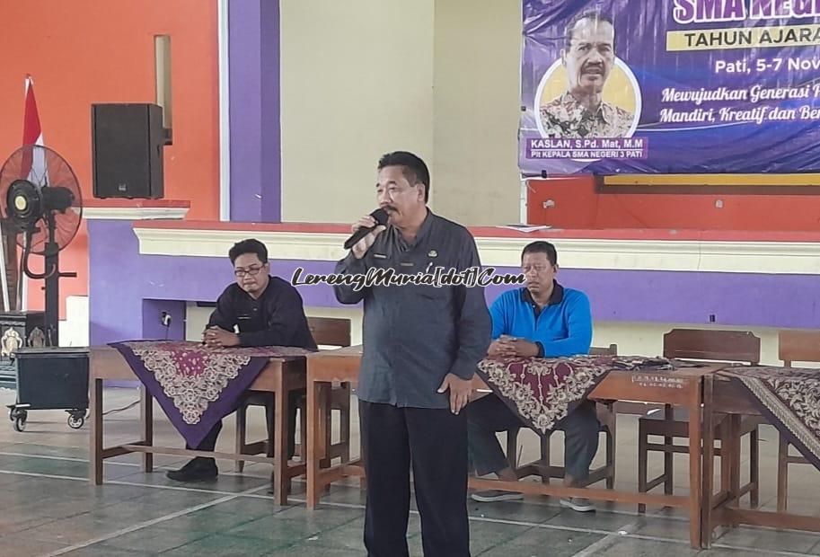 Sambutan dan penutupan acara LDK OSIS/MPK SMAN 3 Pati oleh Waka Kesiswaan Drs. Triyono, M.Pd.