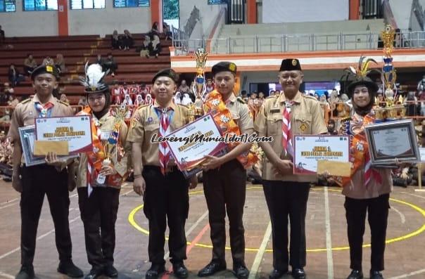 Foto bersama para juara LBB Praja Abhipraya bersama pembina